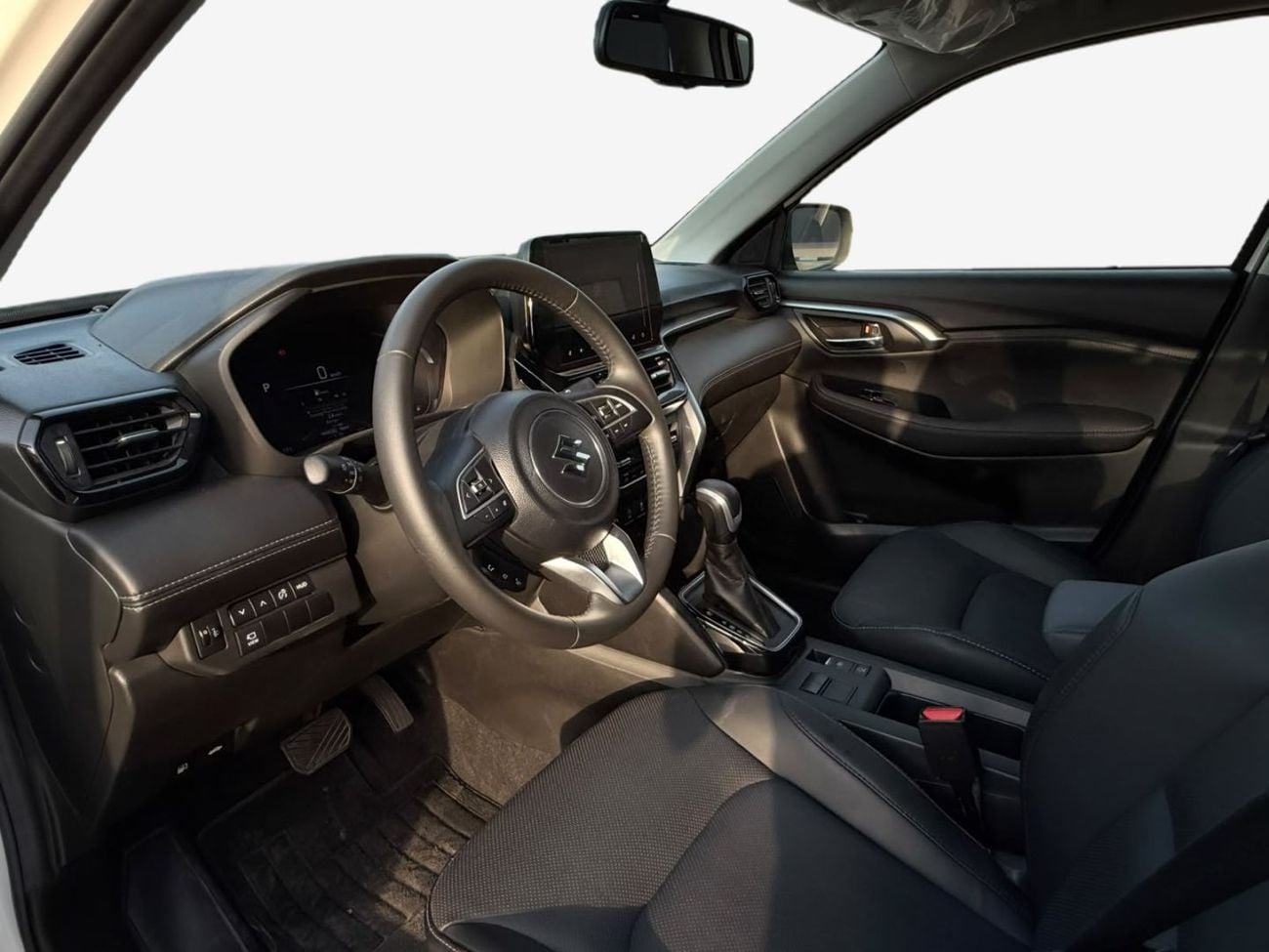 Suzuki Grand Vitara GLX FROM OFFICIAL DEALER AL ROSTAMANI TRADING CO. INCLUDING 1 YEAR / 20,000 KM FREE SERVICE