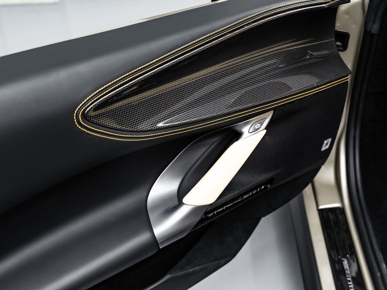 Ferrari SF90 Spider 2024 Ferrari SF90 Spider Assetto Fiorano, Ferrari Warranty and Service Contract, Low KMs, GCCThe BES