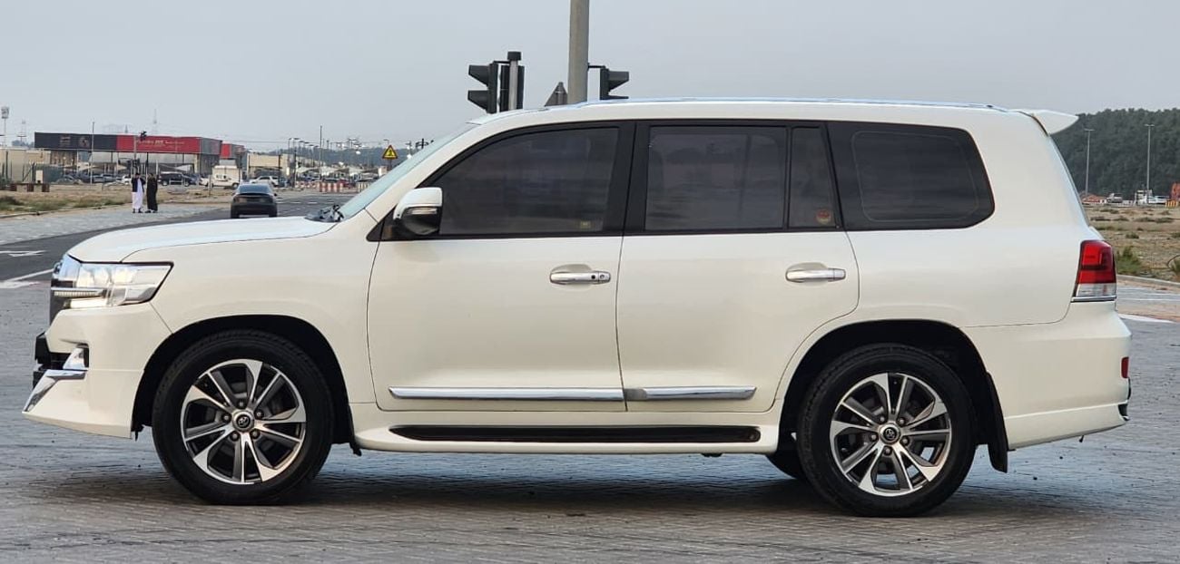 تويوتا لاند كروزر TOYOTA LAND CRUISER GXR V6 MODEL 2015 UPGRADE 2021 PRICE 89000 AED