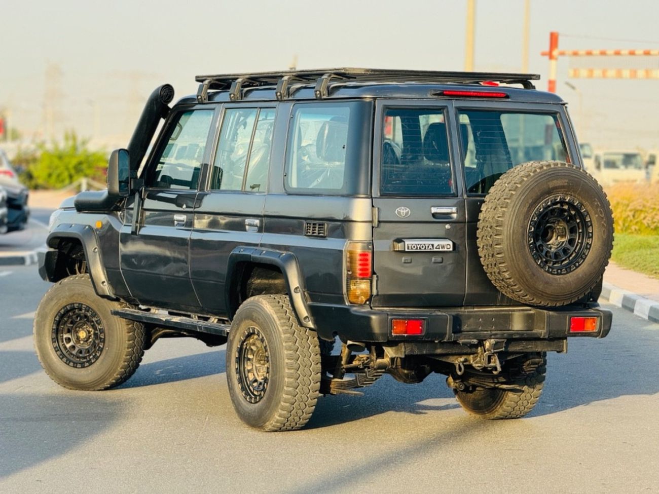 تويوتا لاند كروزر 70 Toyota Land Cruiser hardtop 5 door