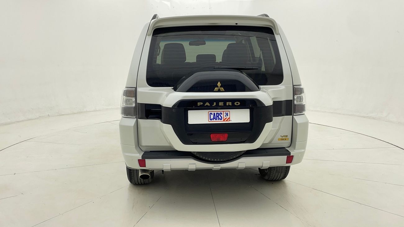 ميتسوبيشي باجيرو GLS MID 3 | بدون دفعة مقدمة | اختبار القيادة في المنزل