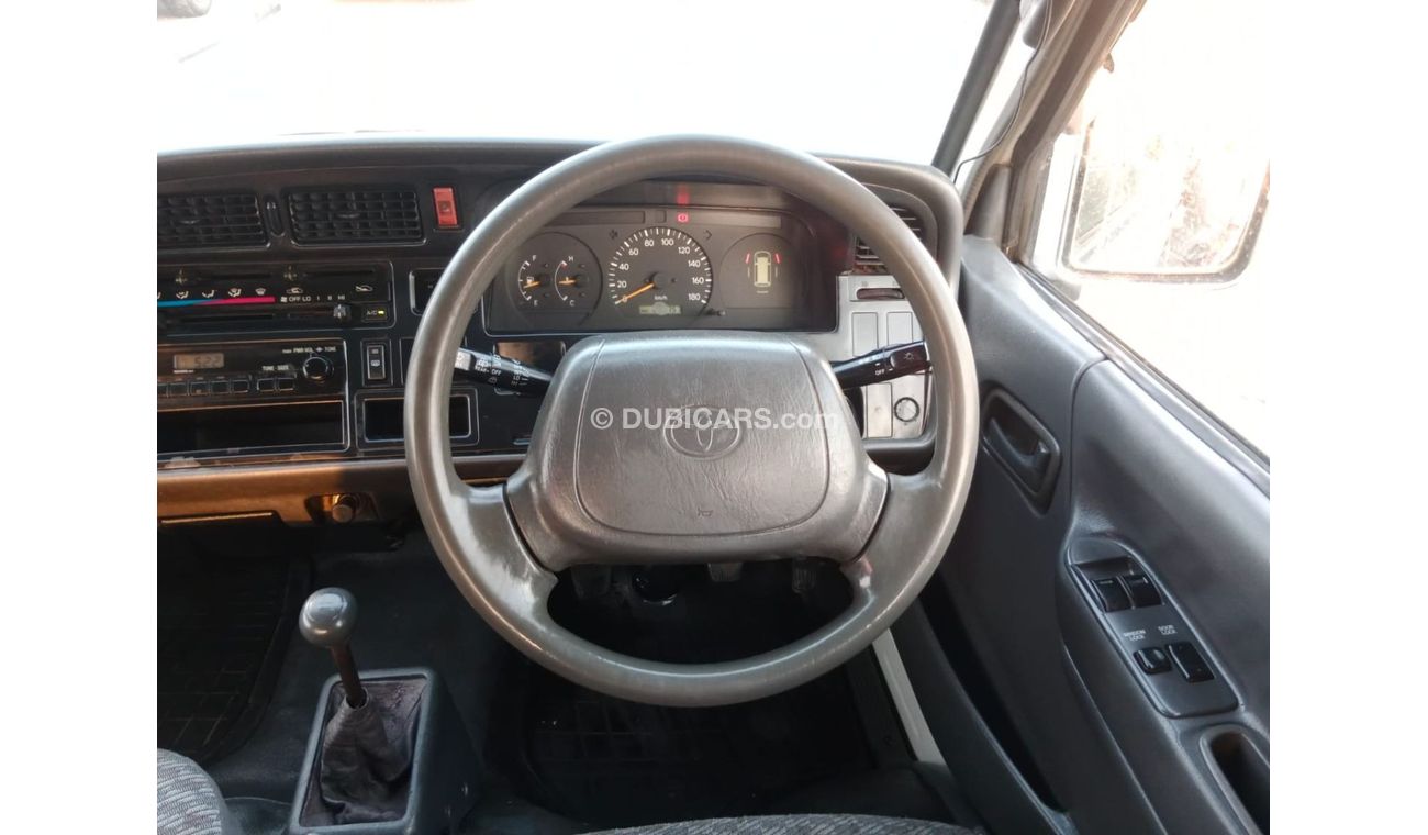 Toyota Hiace TOYOTA HIACE VAN RIGHT HAND DRIVE(PM13076)
