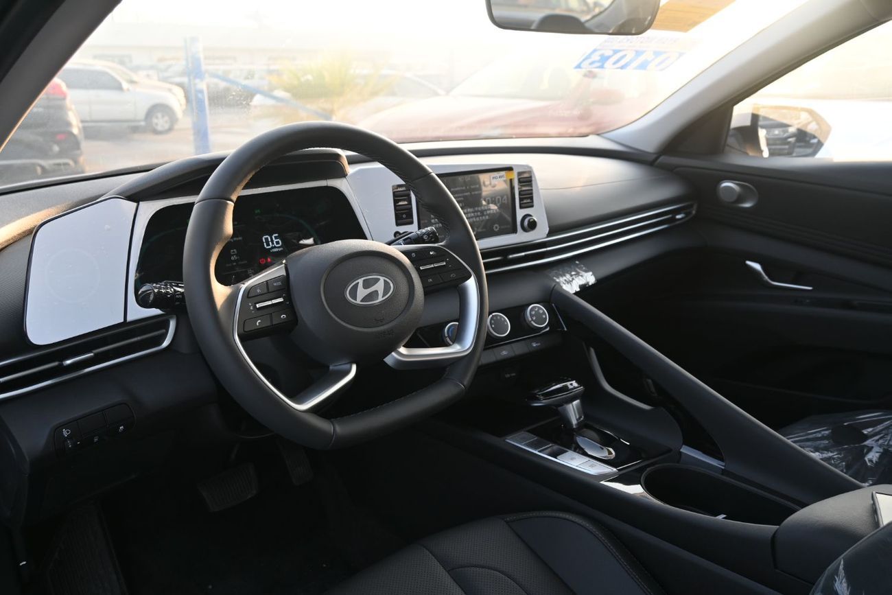 Hyundai Elantra Hyundai Elantra 1.5L, Petrol, Model 2025 Color White