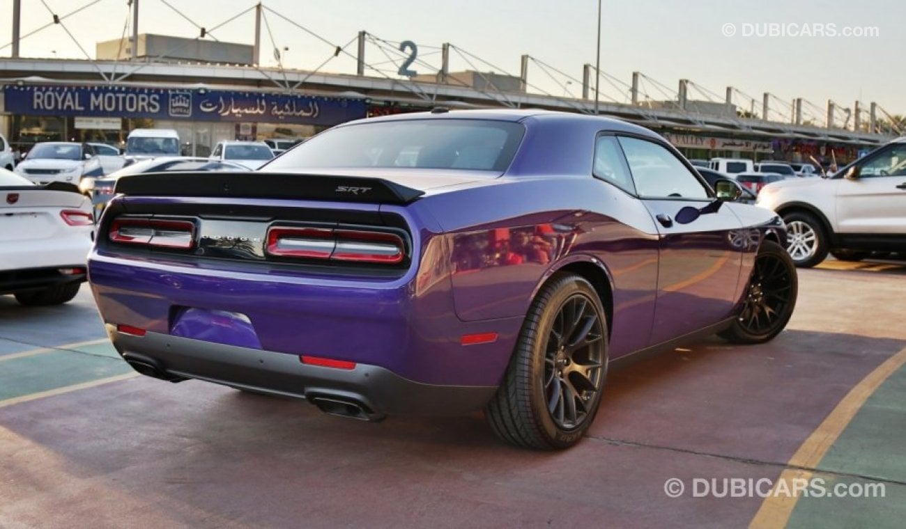 Dodge Challenger SRT Hellcat Supercharged