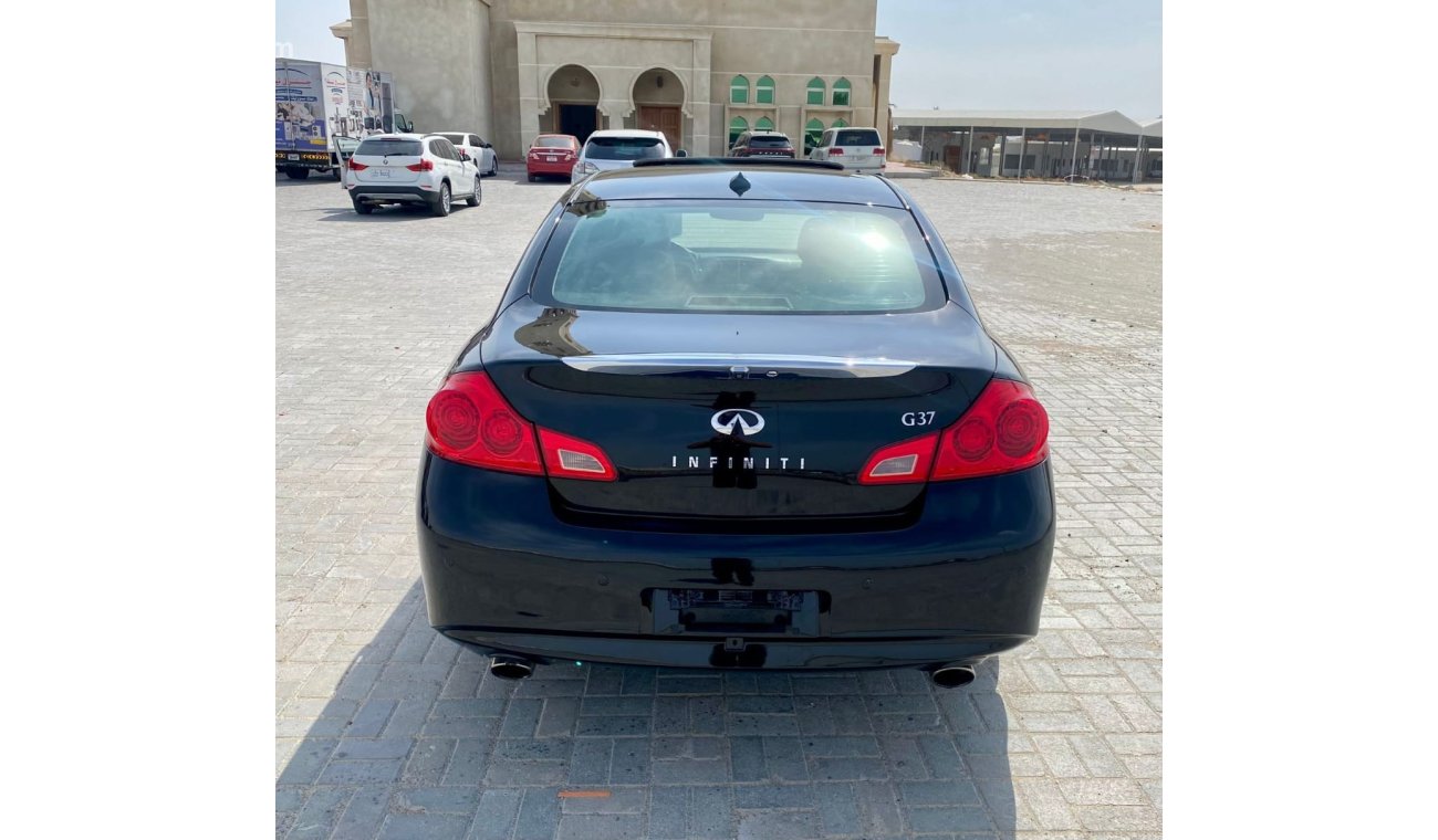 إنفينيتي G37 السياره بحاله ممتازه جدا لا تحتاج إلى أي مصاريف