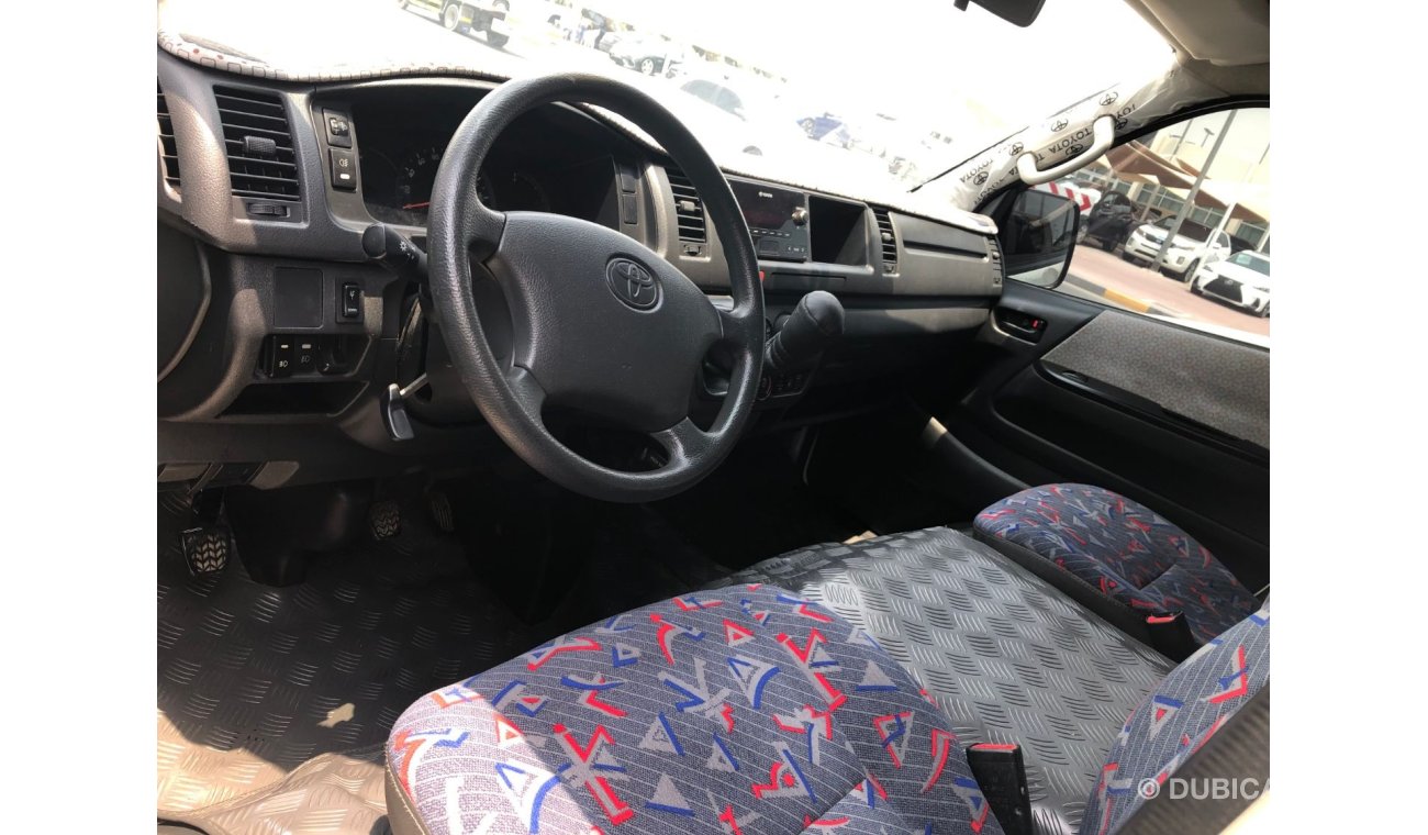 Toyota Hiace Toyota Hiace Highroof bus 15 seater Diesel,Model:2015. Excellent condition