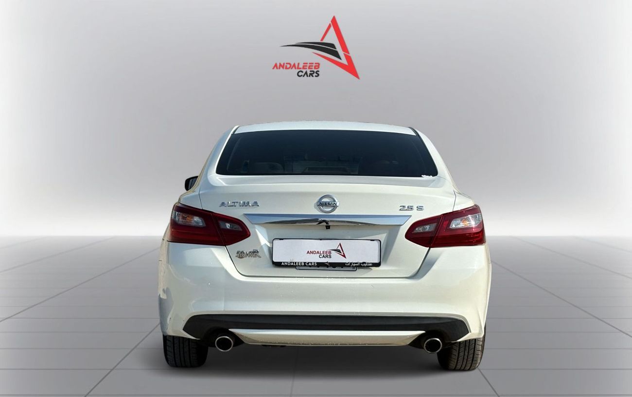 نيسان ألتيما S 2.5L I4 A/T | 2018 | GCC SPECS | WHITE EXTERIOR | AED 480 per month