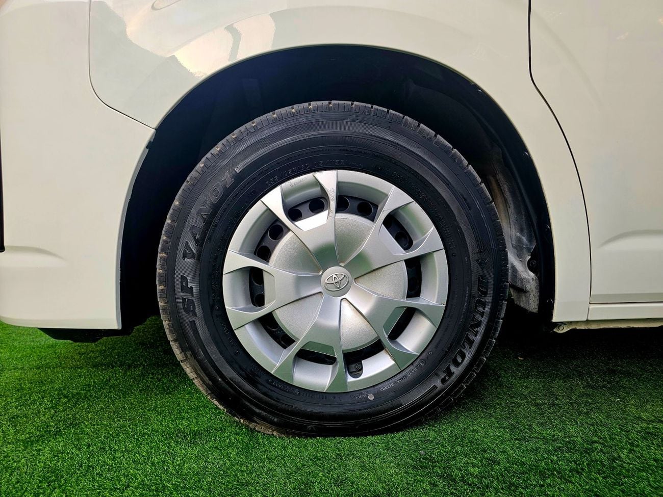 Toyota Hiace GL PASSENGER/ PATROL MANUAL/ 3.5 V6/ LOW MILEAGE