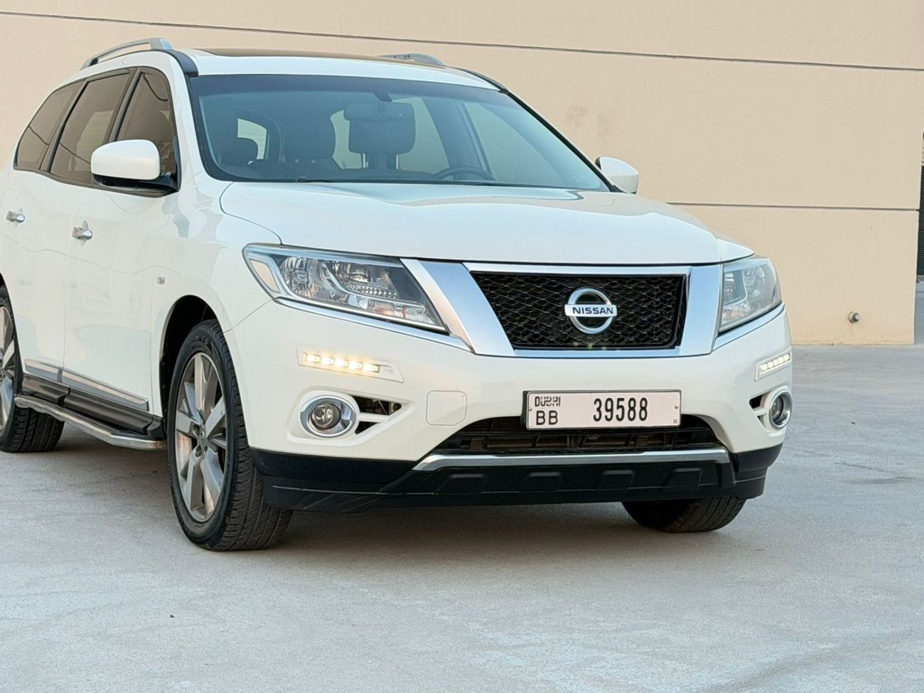 Nissan Pathfinder SL 3.5L (260 HP) 4WD Excellent condition inside and outside