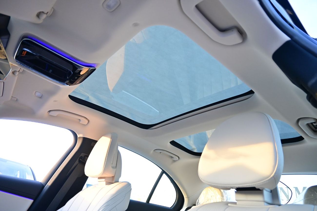 Mercedes-Benz E200 Mercedes-Benz E200 2.0L Turbo + Mild Hybrid Color Black Model 2025