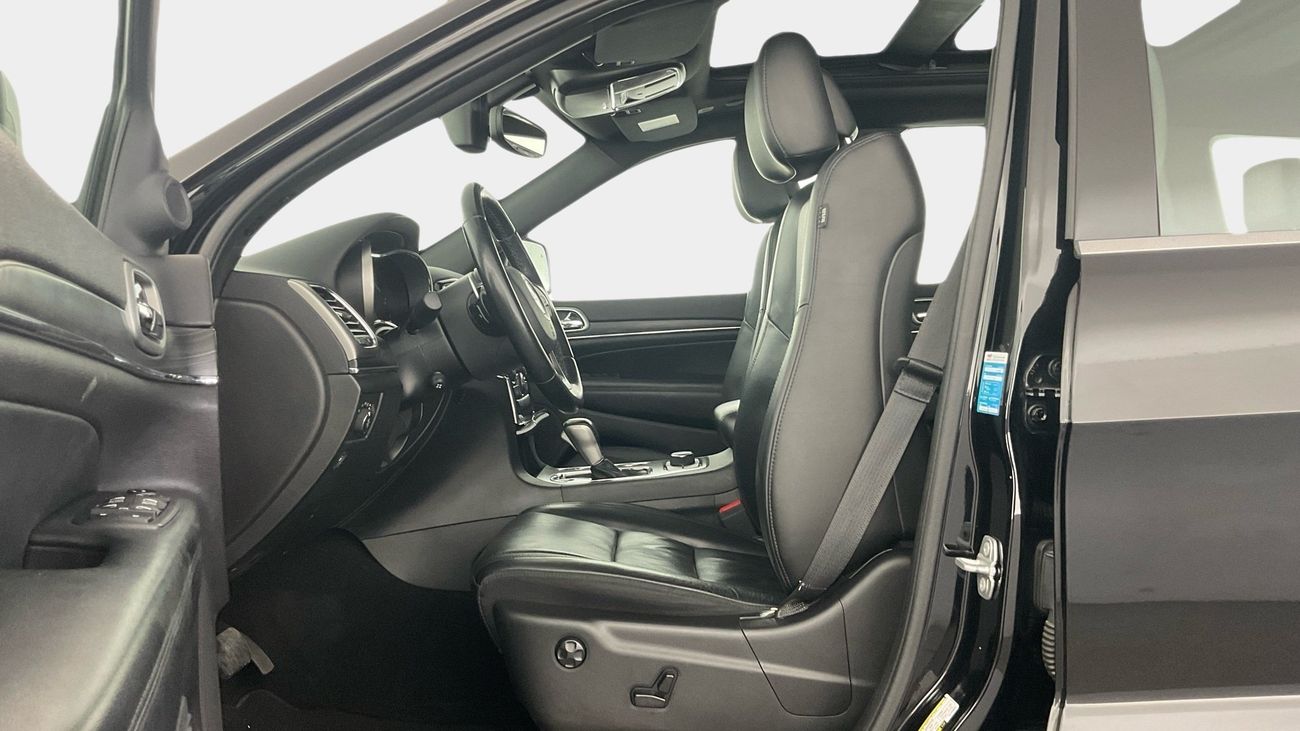 جيب جراند شيروكي Limited | upto AED 20,000 Ramadan Discount | شامل الضمان | 0 ﺪﻔﻋﺓ ﺃﻮﻟﻯ