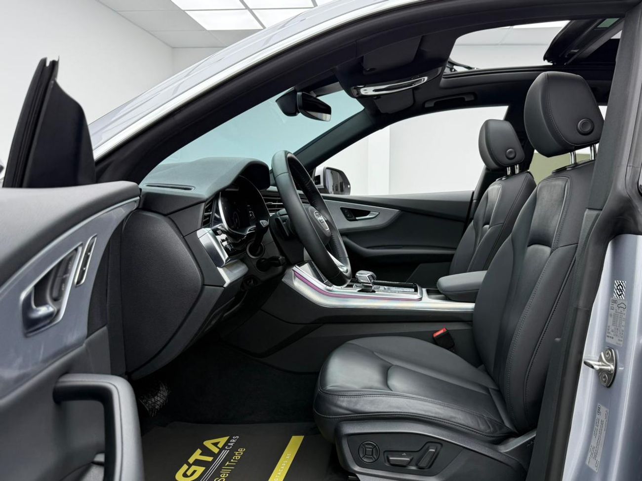 أودي Q8 55 TFSI quattro S-Line 3.0L (340 HP) 2020 Audi Q8 55 TFSI Quattro S-Line, Warranty, Full Audi Servic