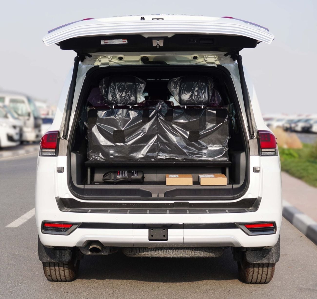 تويوتا لاند كروزر TOYOTA Land Cruiser VXR 3.5 HEV GCC 2026 Full option