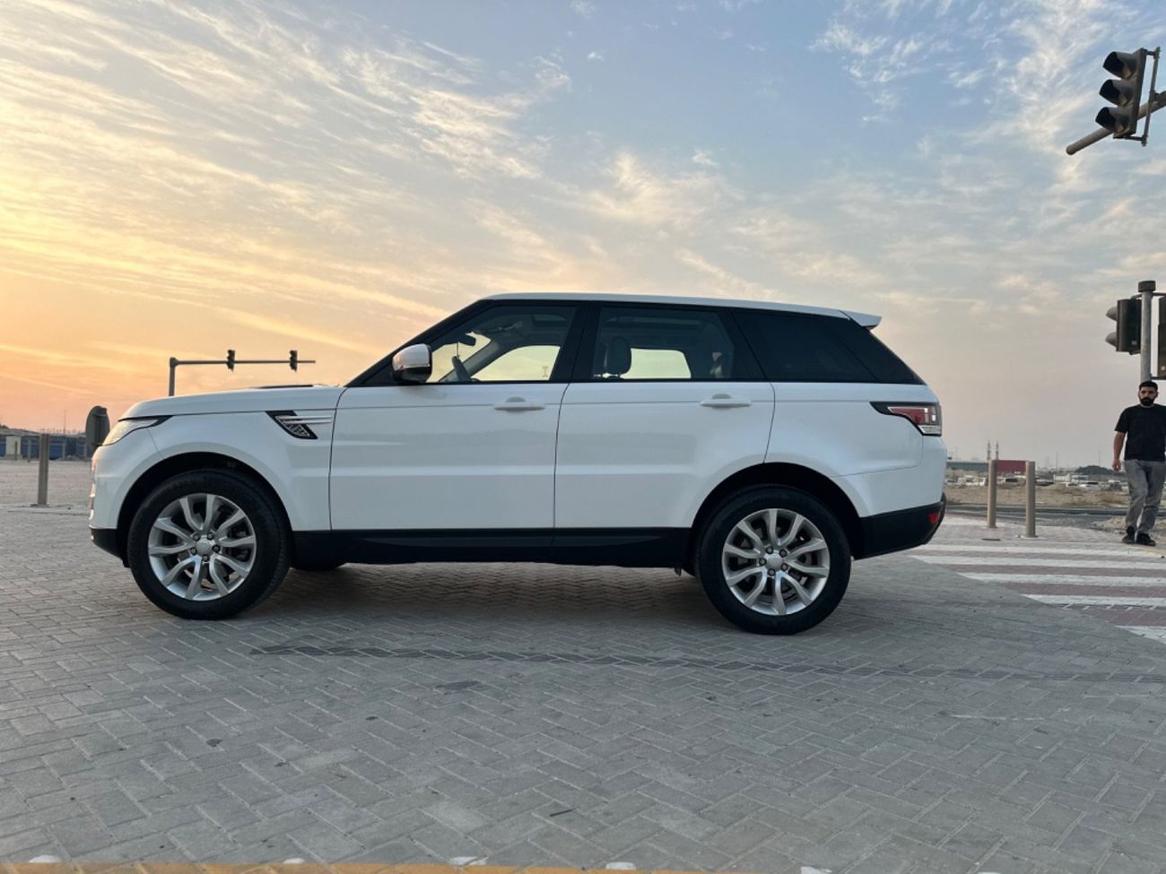 Land Rover Range Rover Sport MODEL 2017 GCC CAR PERFECT CONDITION INSIDE AND OUTSIDE FULL OPTION PANORAMIC ROOF LEATHER SEATS