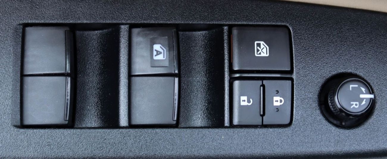 تويوتا يارس SE 1.3L (98 HP) hatchback Toyota Yaris 1.3L 2019 GCC accident-free in excellent condition 812 P.M