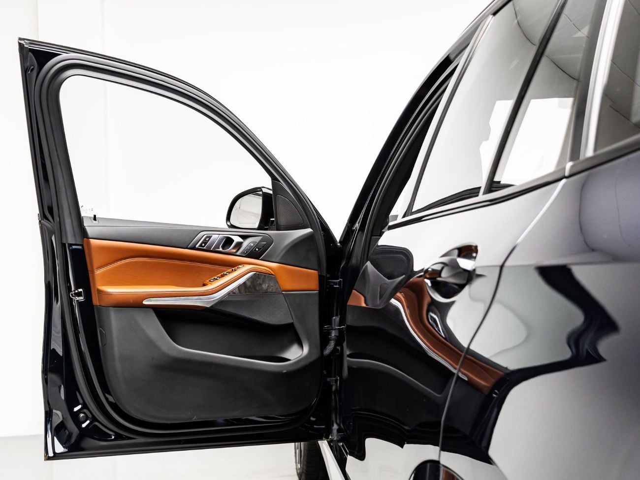 BMW X5 Title - The BEST Ramadan offer in the UAE - Limited Time Only! 40i M Sport 3.0L 2023 BMW X5 xDrive40