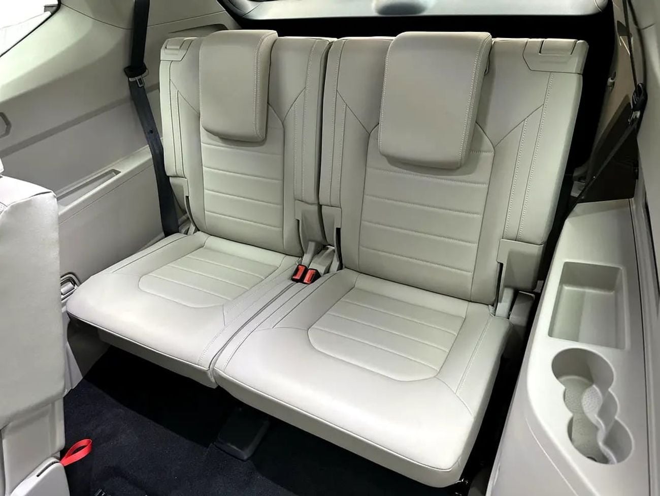 Volkswagen Teramont Comfortline 3.6L Comfortline 2.0L (Ref#43710) / 29,100 AED SAVINGS from New Car