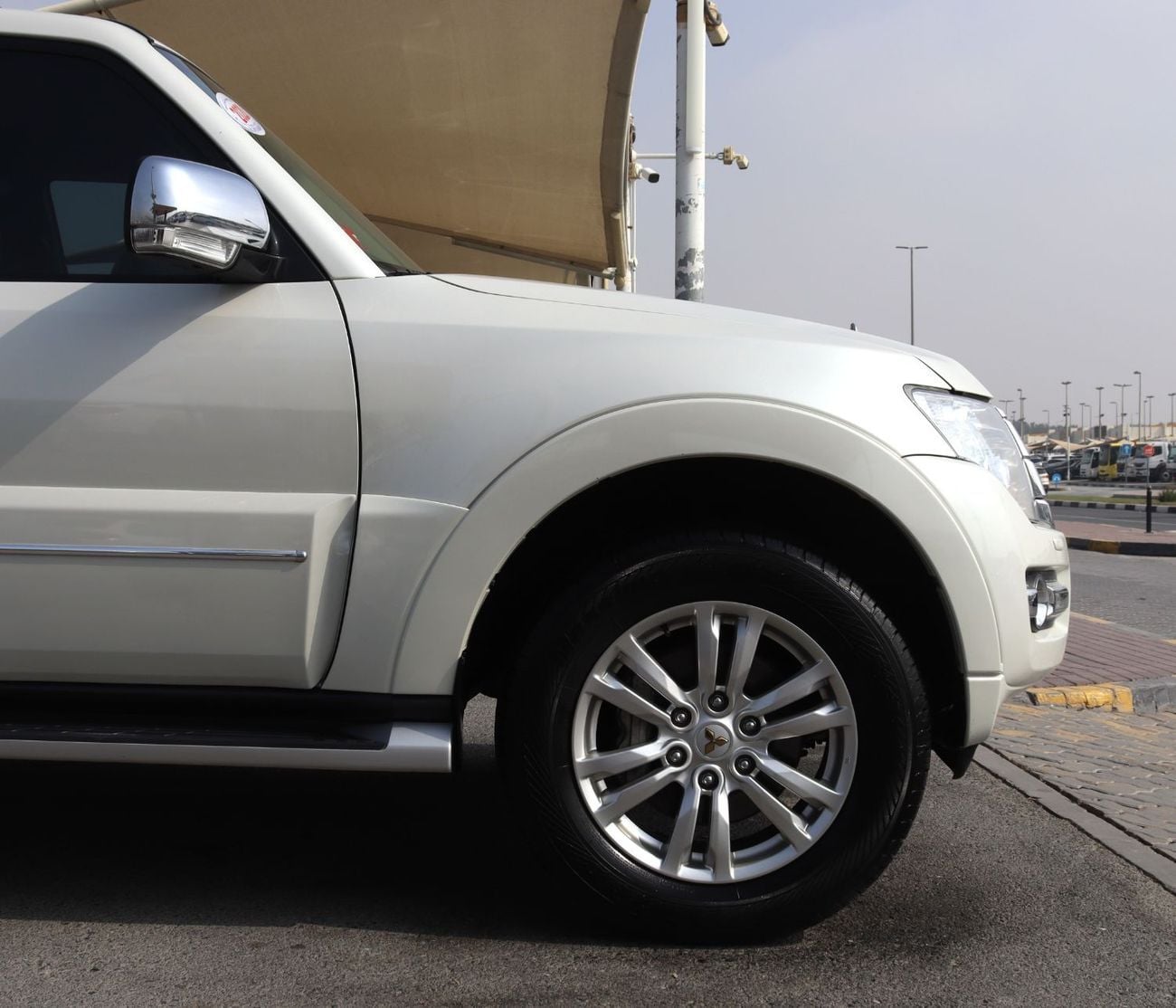 ميتسوبيشي باجيرو ميتسوبيشي باجيرو 2020- خليجى - بدون حوادث -  3.8L - (6)V -عدد7مقاعد - بحاله ممتازه