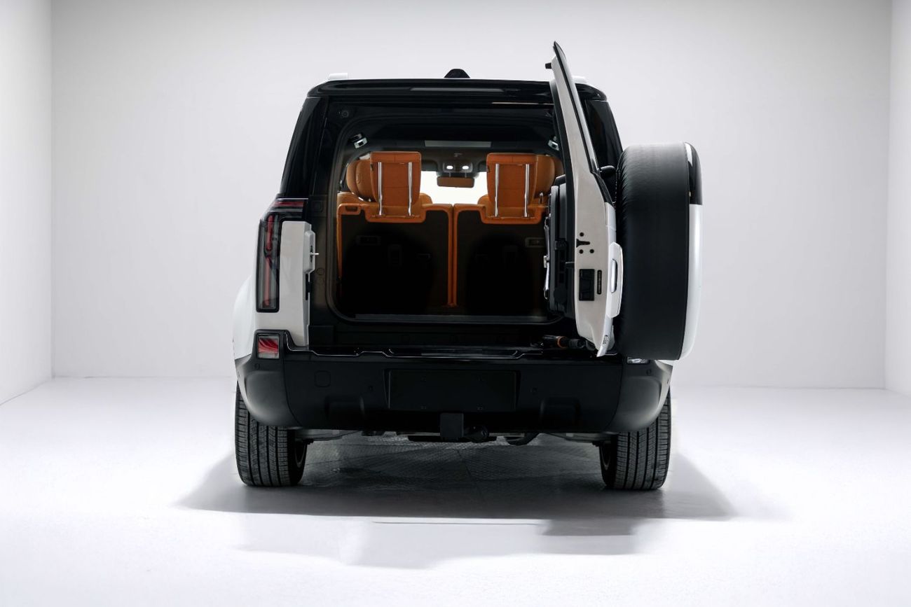 روكس 01 1.5L - Plug-in Hybrid - White Inside Orange | Export Only