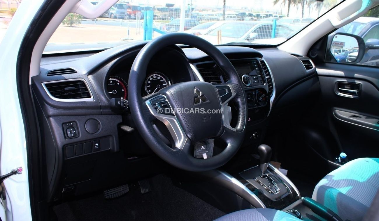 Mitsubishi L200 Mitsubishi L200 pick up DOUBLE CAB , White color ,, A/T ,, 2.4L Diesel ,, Chrome Packedg V4