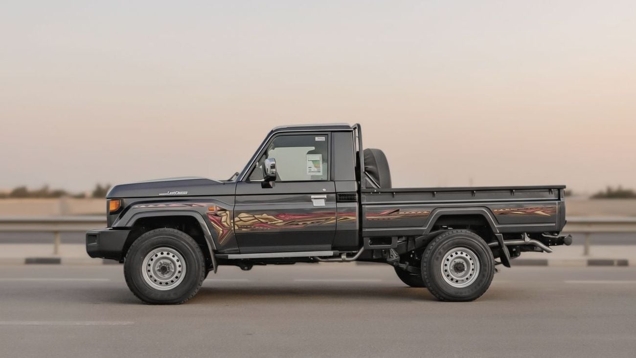 تويوتا لاند كروزر بيك آب 2025 Toyota Land Cruiser LC 79 4.0L AT Petrol (Gray-Brown)