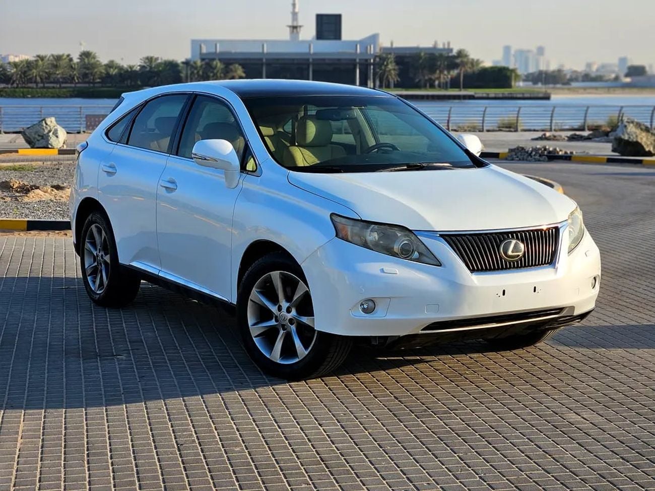 لكزس RX 350 RX GCC Premium Full Option Top With Panoramic Roof Immaculate Condition Inside Out