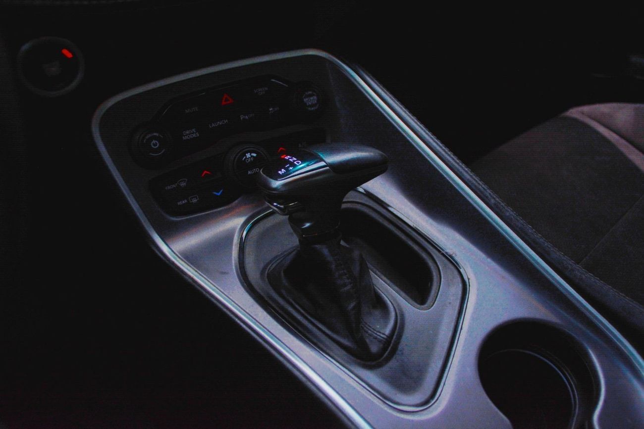 دودج تشالينجر R/T Scat Pack 6.4L SRT /6.4L SCAT BACK//SUN ROOF /WIDE BODY/ FULL OPTION /CARBON FIBER STEERING