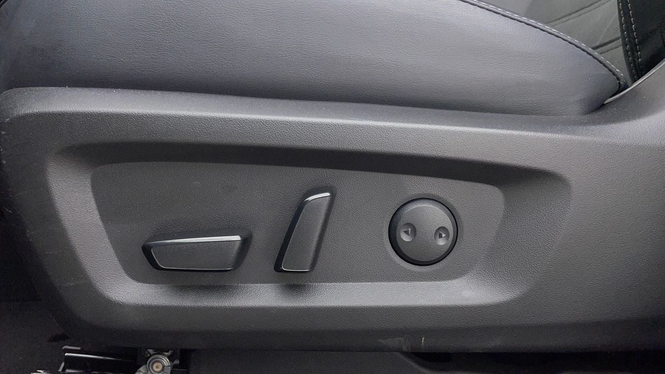 Mitsubishi Outlander HL SYNTHETIC LEATHER SEATS WITH SUNROOF 2.5 | Zero Down Payment | Free Home Test Drive