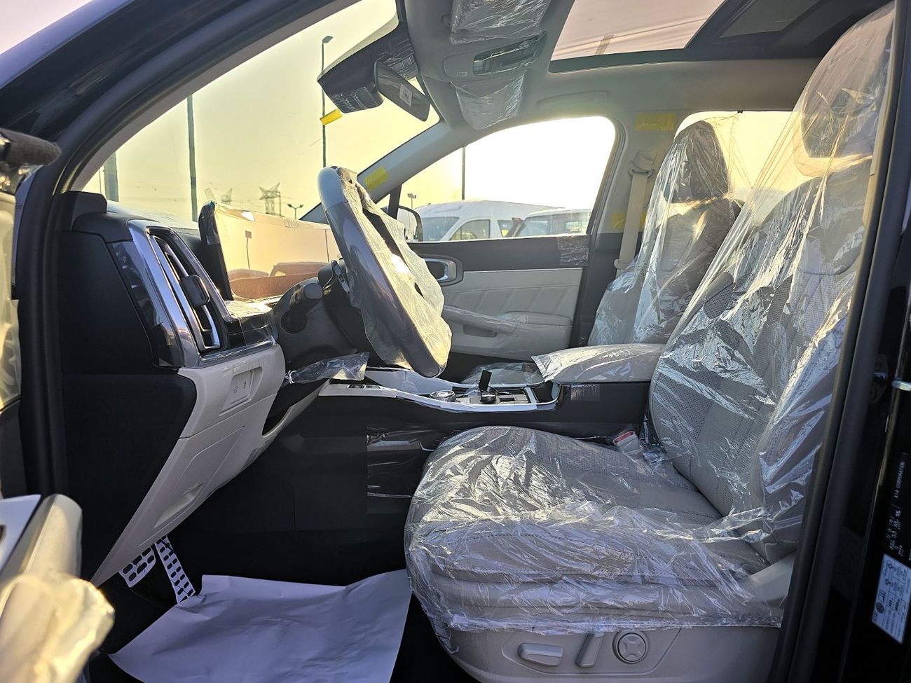 كيا سورينتو KIA SORENTO MQ4 HEV AT 7P 1.6L SUV AWD 5Doors black color 2026 Model