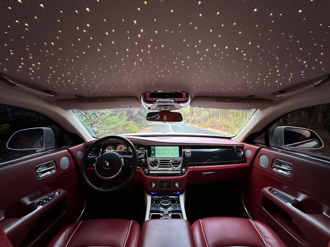 رولز رويس واريث 2015 Rolls Royce Wraith | GCC Specs | 6.6L V12 | 624 HP | 109K KM | Starlight Headliner | Excellent 