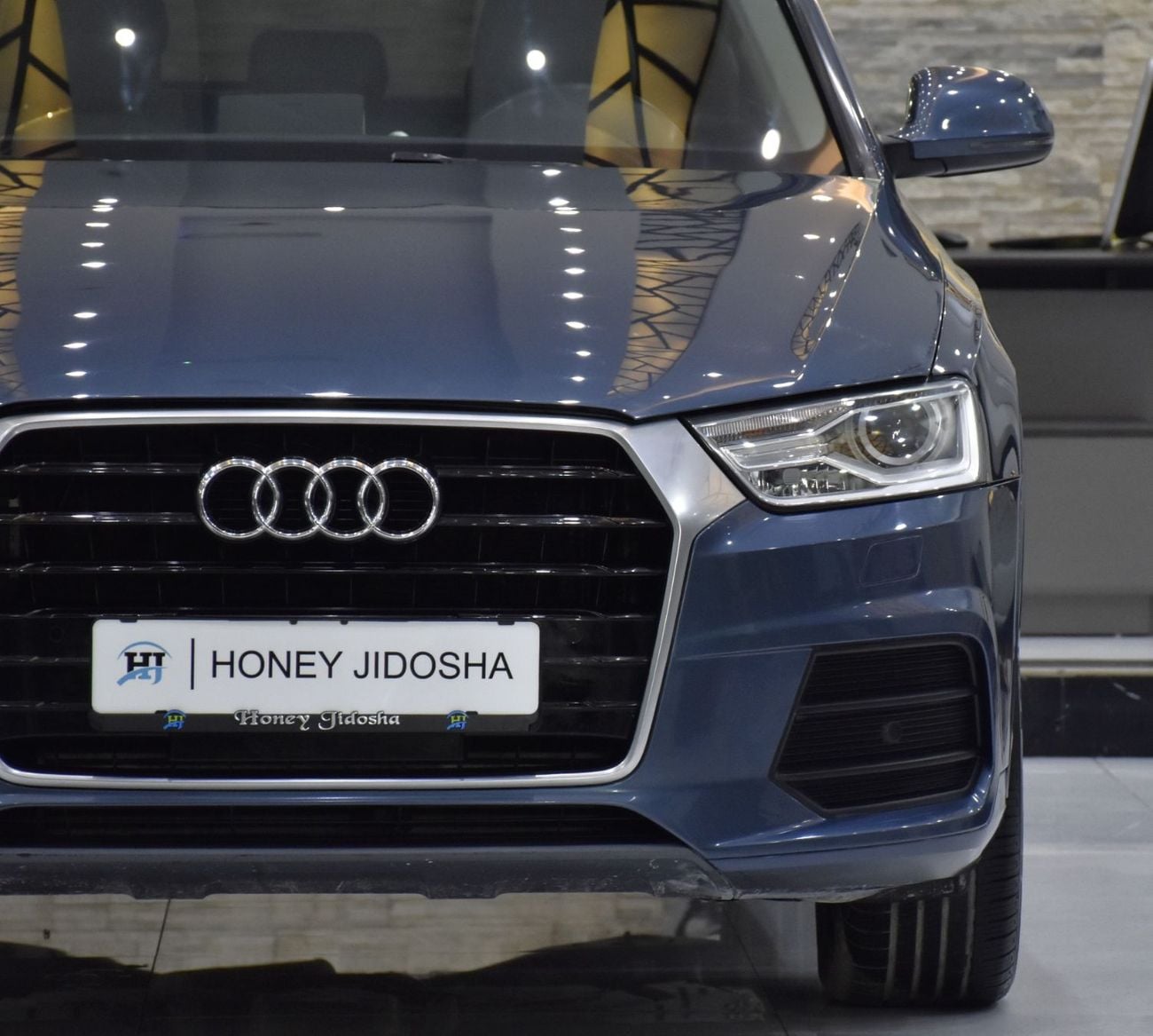 أودي Q3 35 TFSI S-LINE عرض ممتاز لسيارة أودي Q3 35TFSi S-Line (موديل 2017) باللون الأزرق بمواصفات خليجية