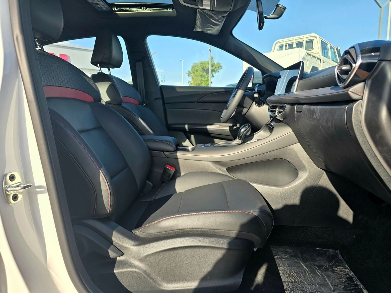 أم جي 5 MG 5 LUXURY 180DVVT  1.5L A/T FWD White Color 2025 Model