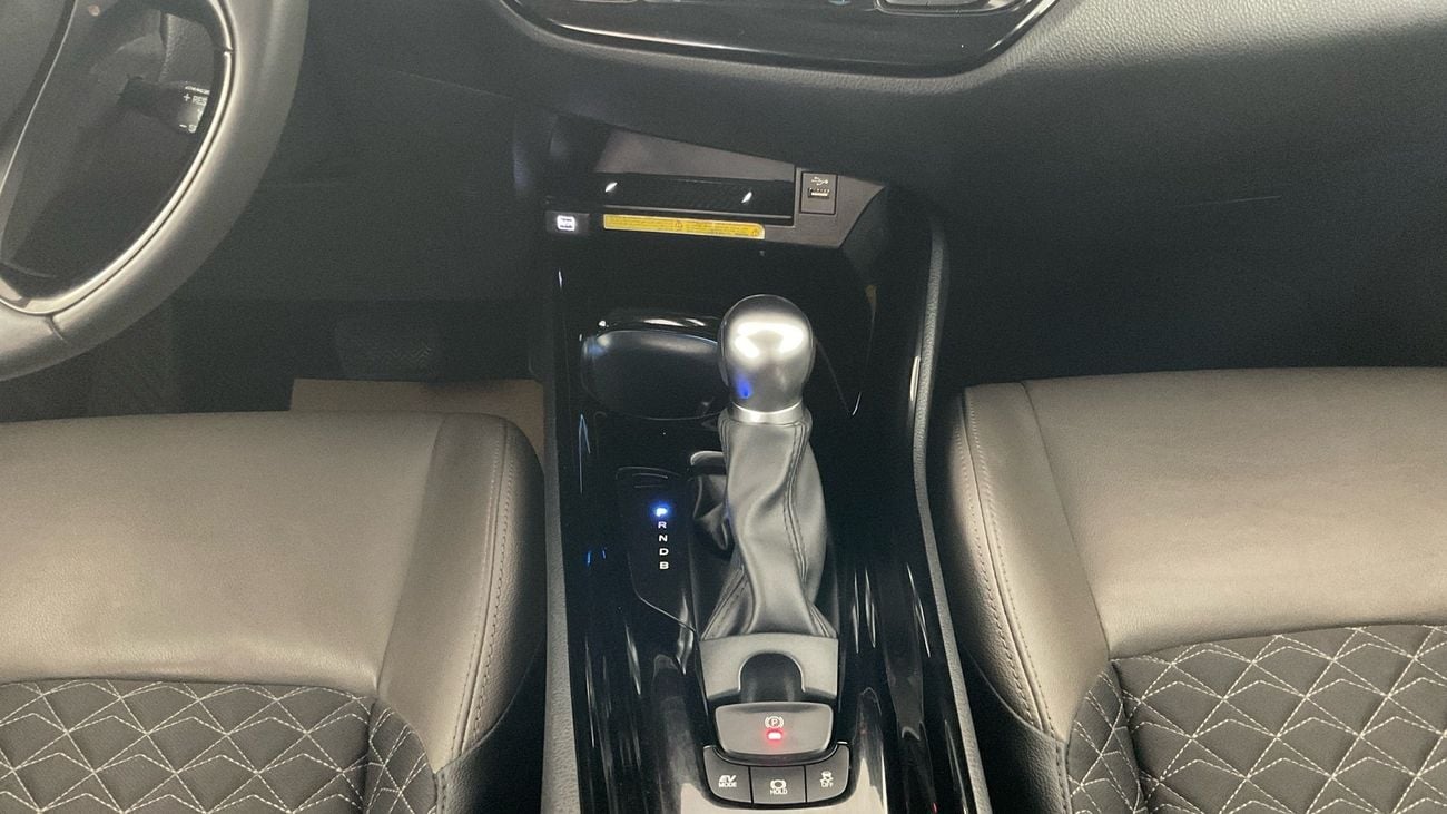تويوتا CHR 1.8 VVT I-HYBRID VX AUTO | شامل الضمان | 0 ﺪﻔﻋﺓ ﺃﻮﻟﻯ