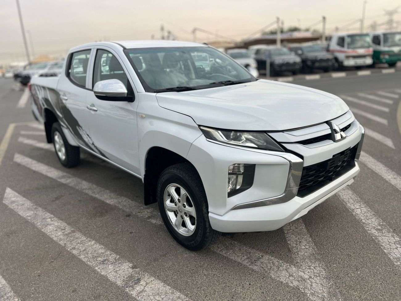 Mitsubishi L200 2019 Mitsubishi L 200 2.4L GL   Pick-Up Petrol 4X4 Manual - Power Window - Double Cabin - GCC spec