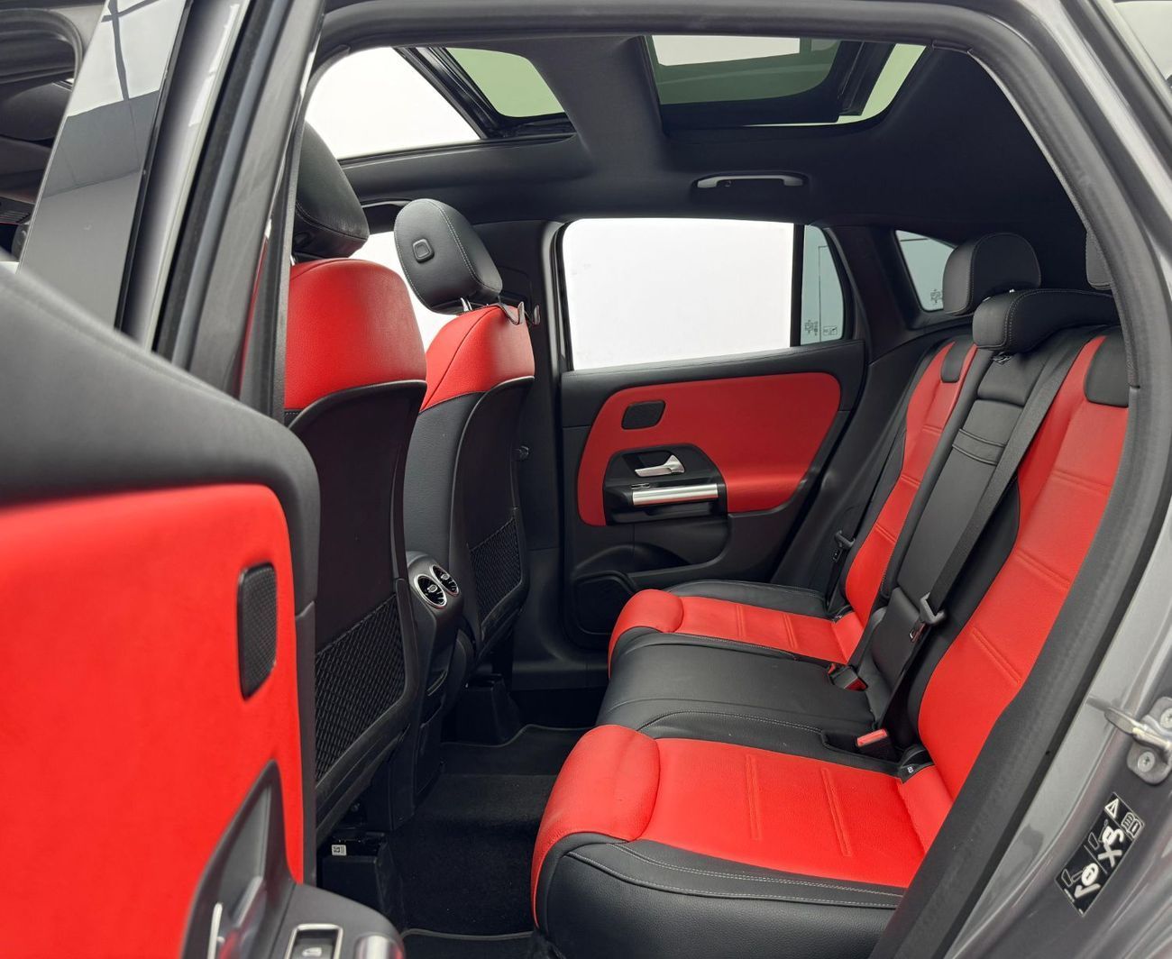 مرسيدس بنز GLA 200 2024 Mercedes-Benz GLA 200 AMG Night package, 2029 Agency Warranty + 2026 Service Contract, Agency F