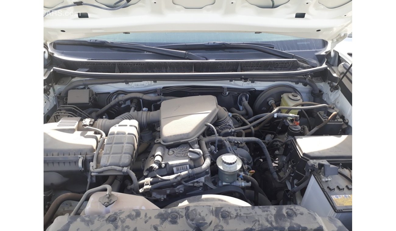 Toyota Prado PETROL LEFT HAND DRIVE 2.7