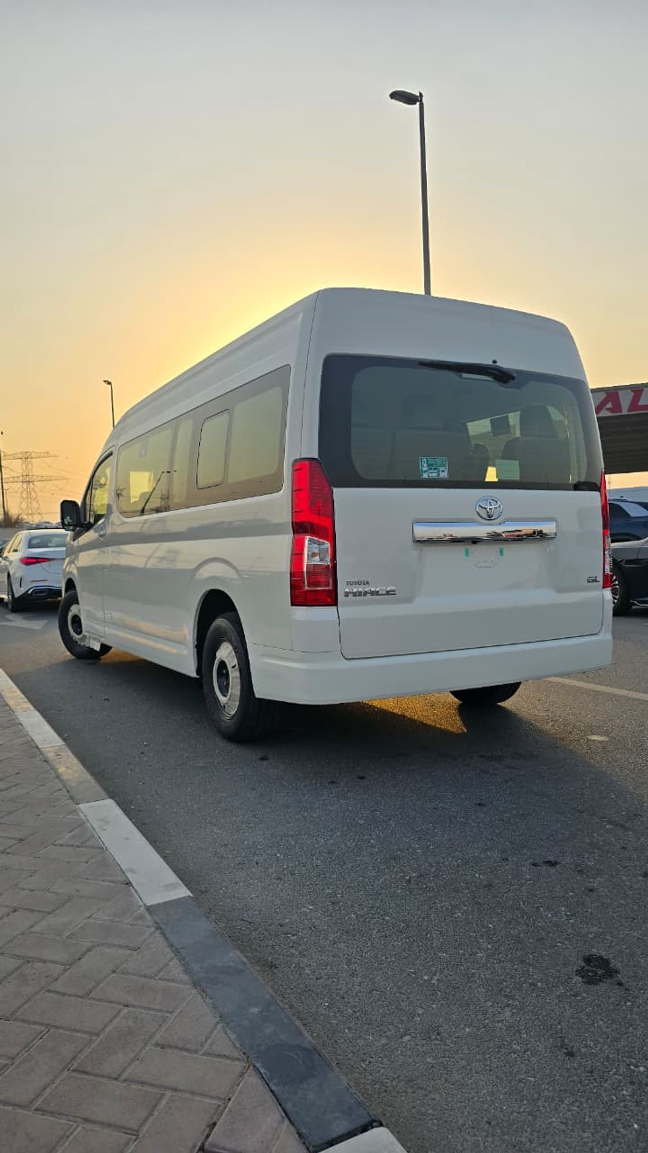 Toyota Hiace GL -High Roof  3.5L A/T