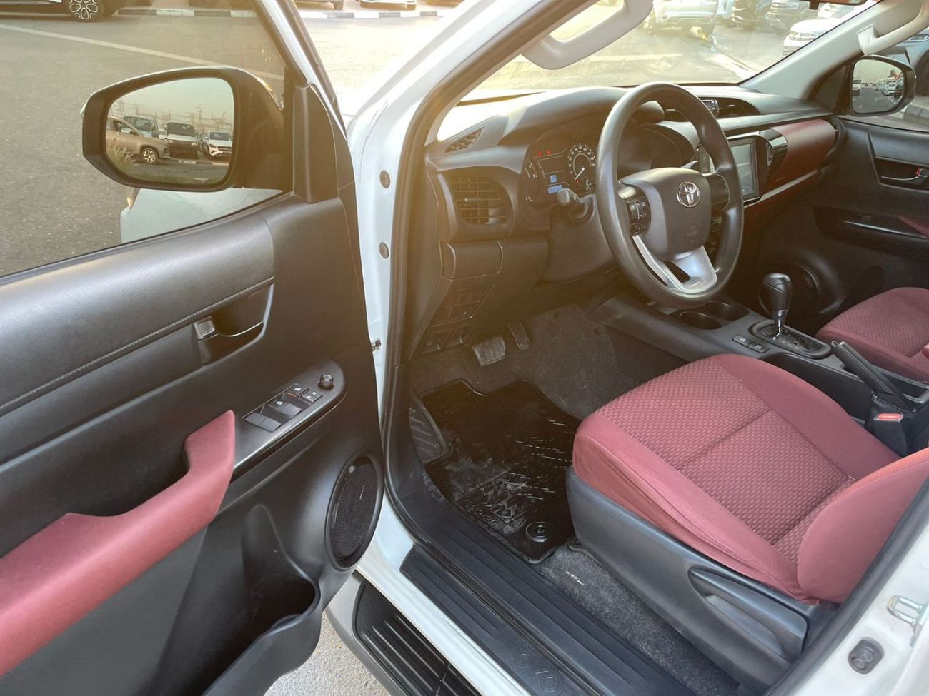 Toyota Hilux 2021 Toyota Hilux SR5 2.7L V4 - Automatic 4x4 AWD - Door Auto - Patrol Fuel - Side Step -