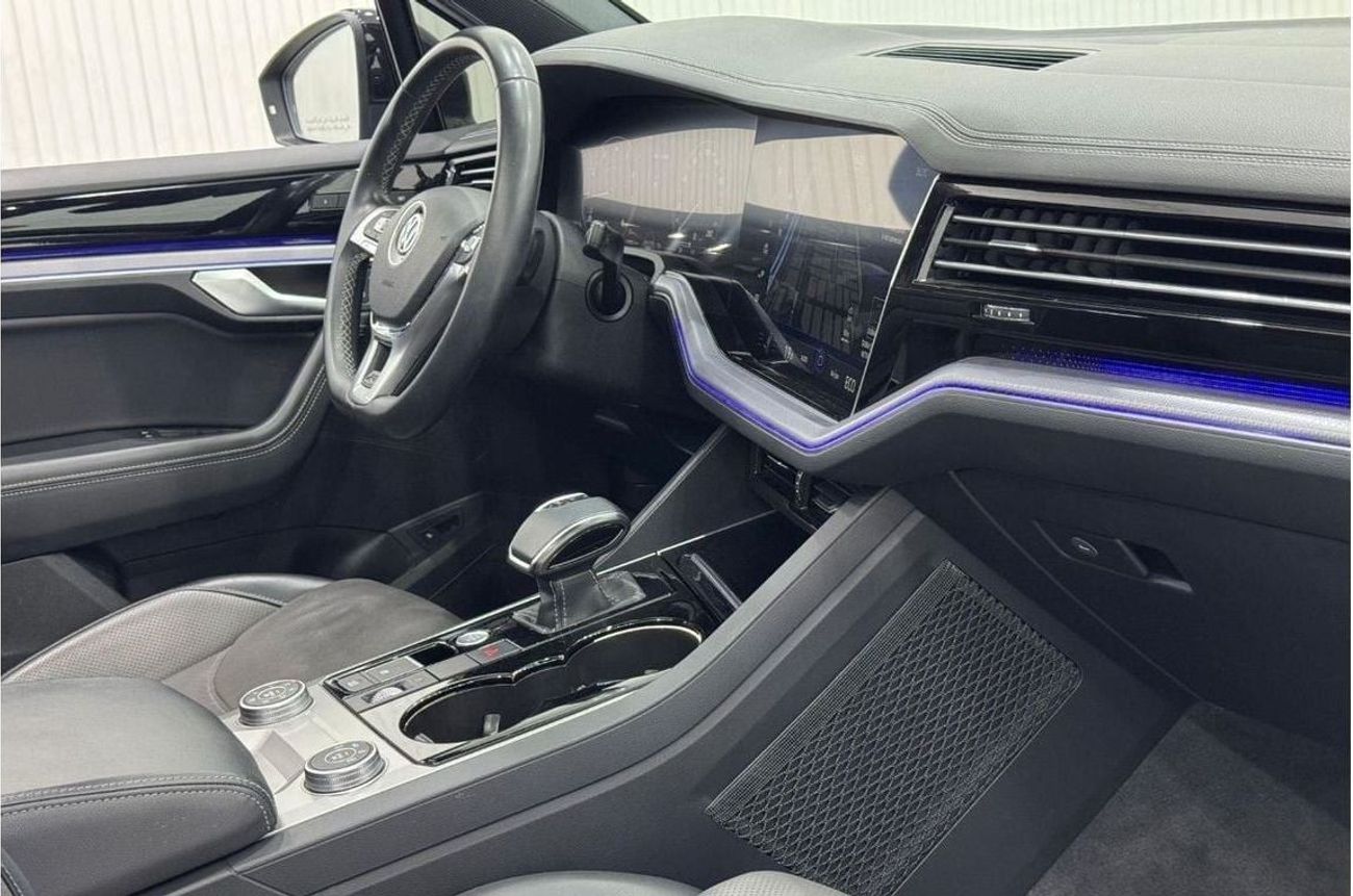 فولكس واجن طوارق R-Line 3.0L AWD 2020 Volkswagen Touareg R-Line Black Edition, 1 Year Warranty, Full Agency Service H