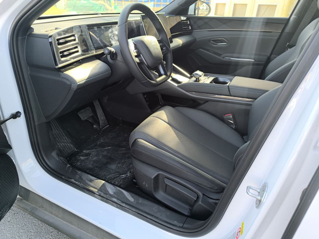 BYD Qin L DM-i DM-i (Plug In Hybrid) EV range 80km with Smart Drive Brand New Car 2025