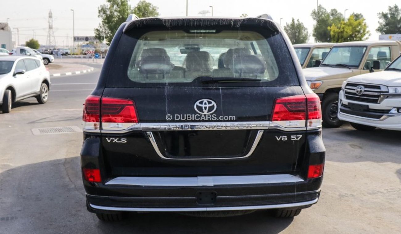Toyota Land Cruiser VXS V8 5.7L Beige inside full option تويوتا لاندكروزر الداخلية باللون البيج فل اوبشن