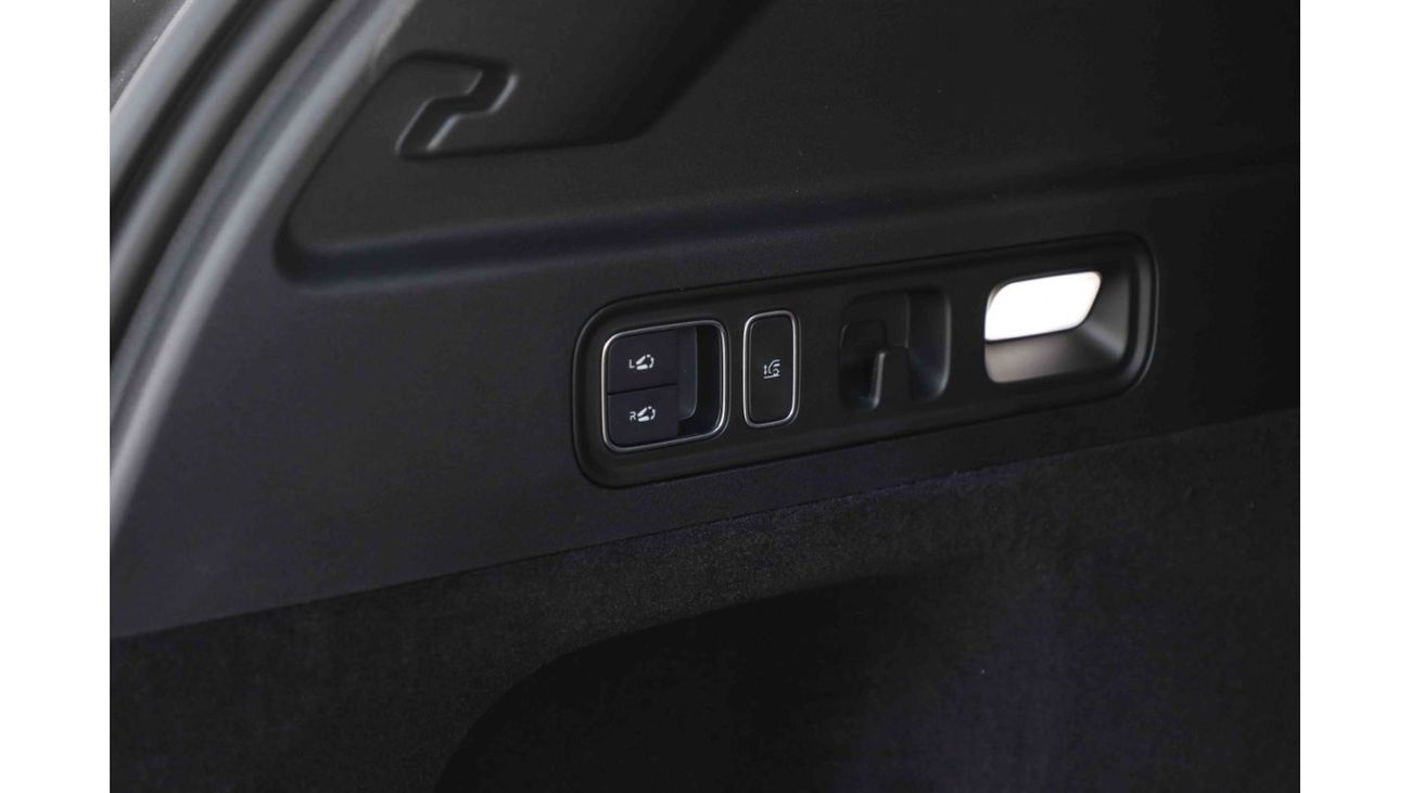 لي اوتو L7 2024 Li Auto L7 ULTRA 1.5 Plug-in Hybrid - أسود من الداخل أسود وبرتقالي | للتصدير فقط