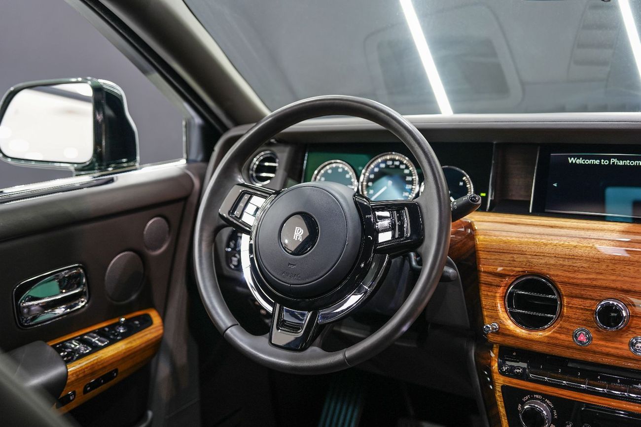 Rolls-Royce Phantom Std 6.8L Rear-Seat Entertainment, Starlight Headliner, Dealer Warranty + Service!!