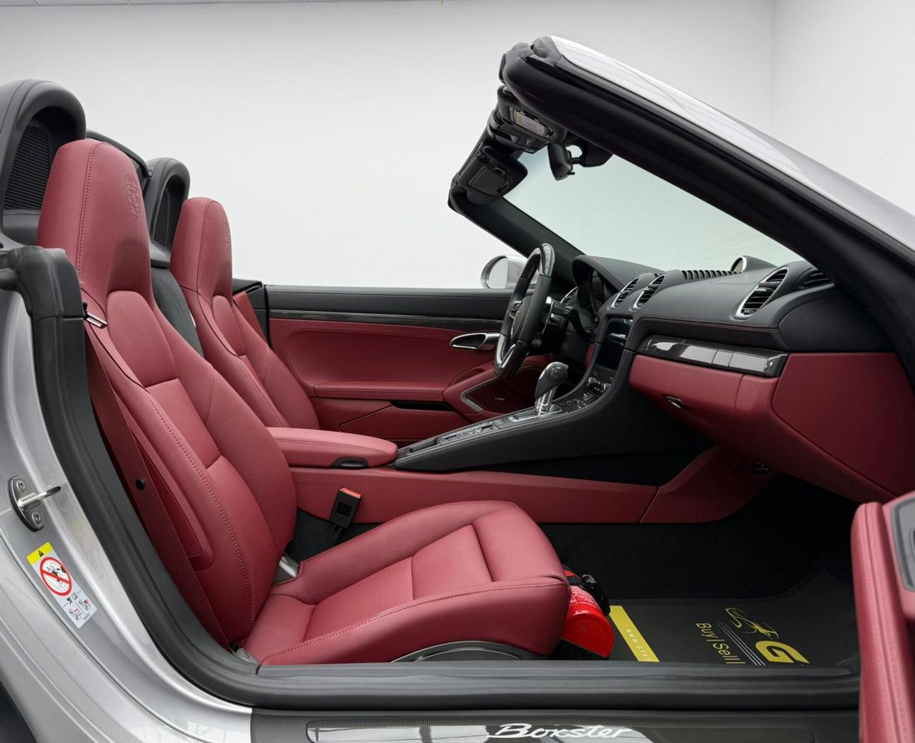 Porsche 718 Boxster Std 2.0L A/T 2025 Porsche 718 Boxster, 2027 Porsche Warranty, Very Low Km, Excellent Condition, GCC