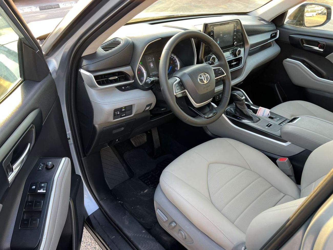 Toyota Highlander 2022 Toyota Highlander Hybrid GLE Full Option Gcc -2.5L V4 - Rear Camera & Sensor - Leather Seat - S