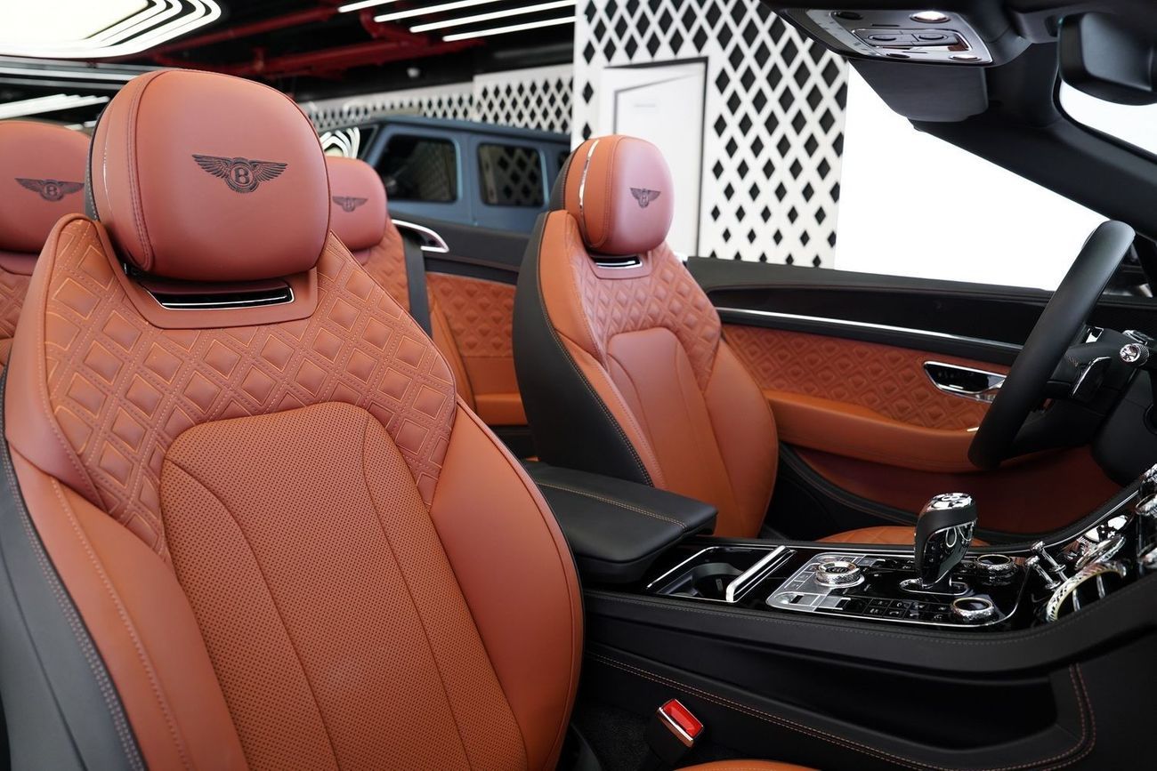 بنتلي كونتيننتال جي تي سي Bentley GTC V8 Black Edition