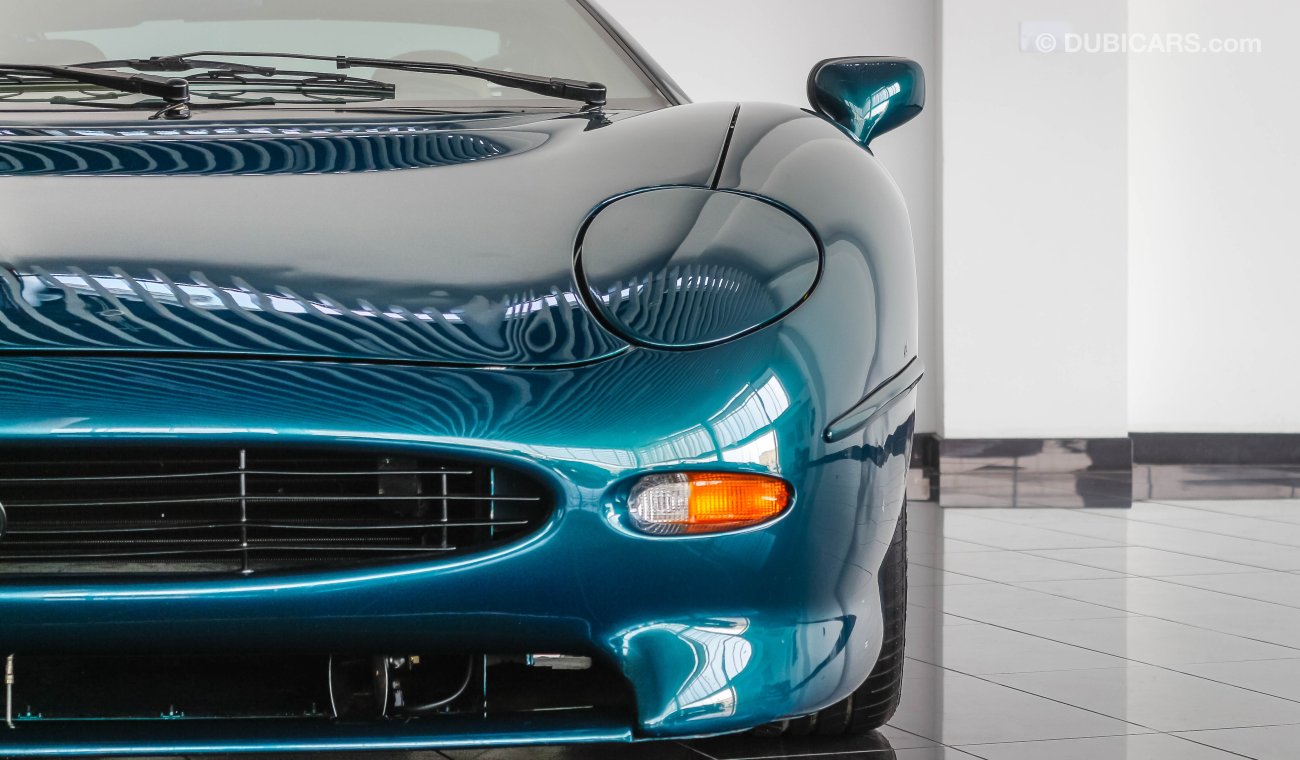 Jaguar XJ220