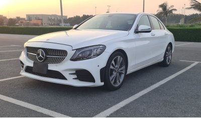 مرسيدس بنز C 300 لاكجري