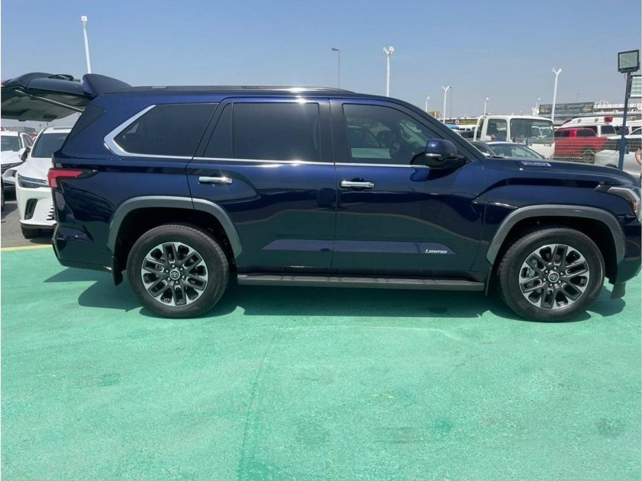 تويوتا سيكويا limited  full option Hybrid