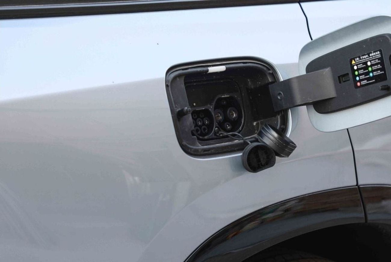 Neta L 2024 NETA L FLASH CHARGE EDITION 1.5 - Plug-in Hybrid - SILVER inside GREY | Export Price